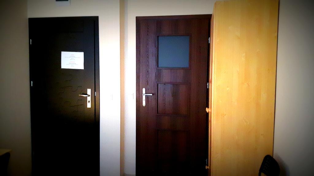 Hostel Puzzle *